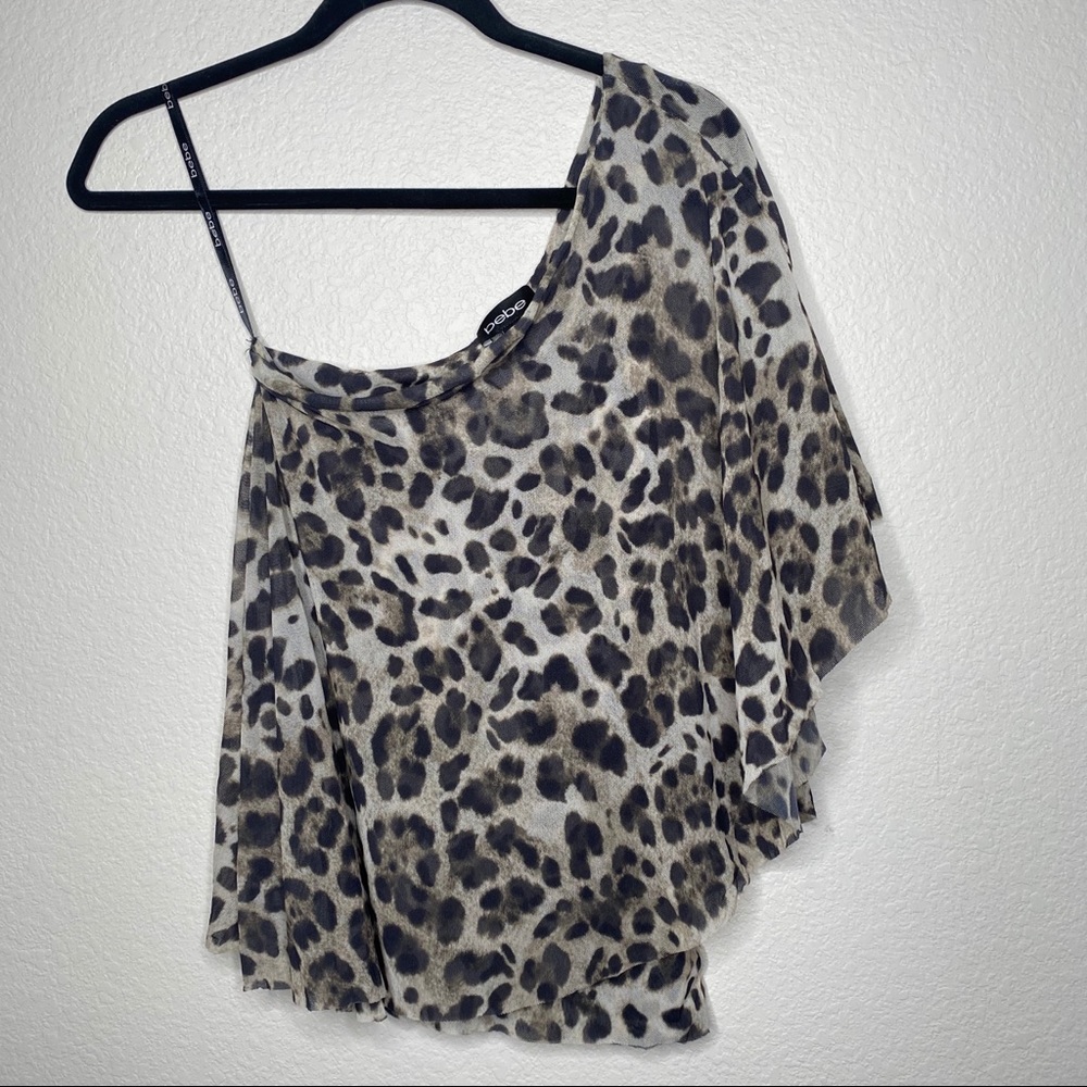 NWOT Bebe One Shoulder Layered Top 🐆